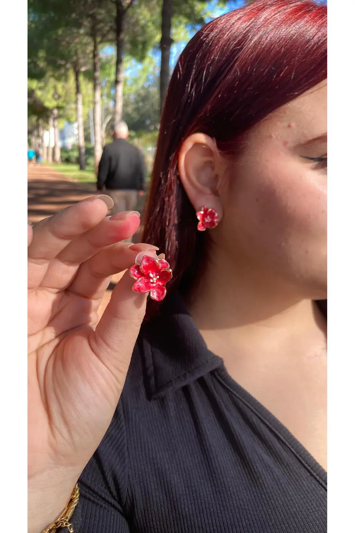 Vip Premium Kiraz Çiçeği Çivi Model Kırmızı Mineli Renk Kadın Küpe